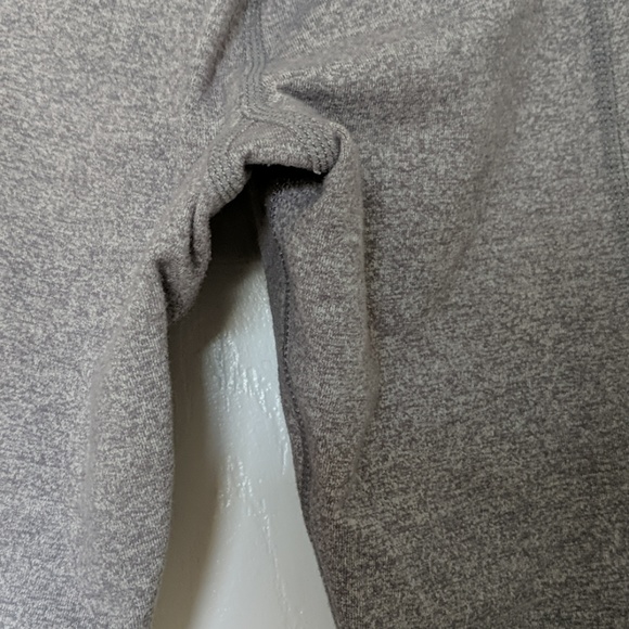 Lululemon Hold Me Close Crop Size 6 Silicone Grip - Picture 5 of 8